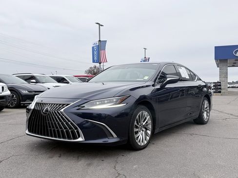 Used 2023 Lexus ES 300h w/ Luxury Package image 3
