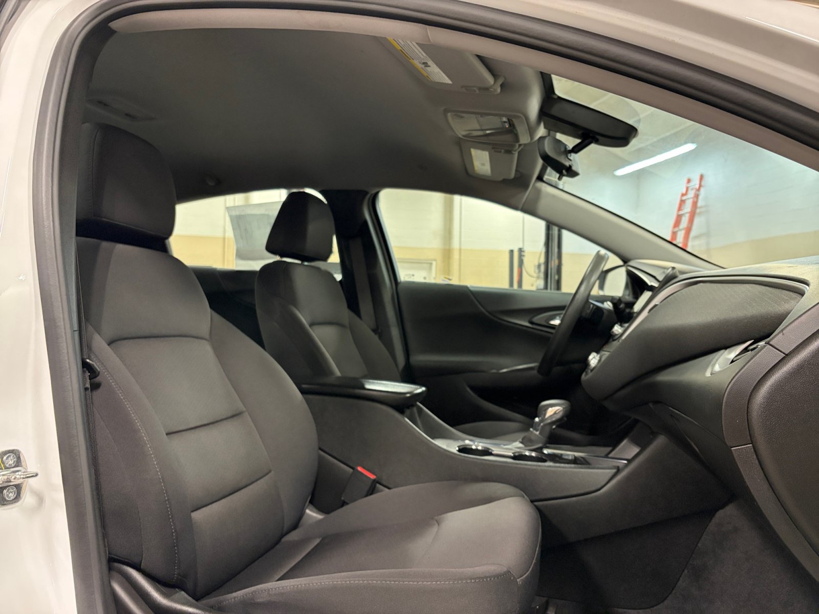Used 2022 Chevrolet Malibu LT FWD image 32
