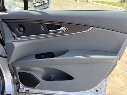 Certified 2019 Lincoln Nautilus Reserve FWD image 17