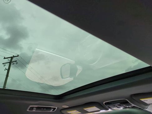 New 2025 Land Rover Range Rover Long Wheelbase SE image 21