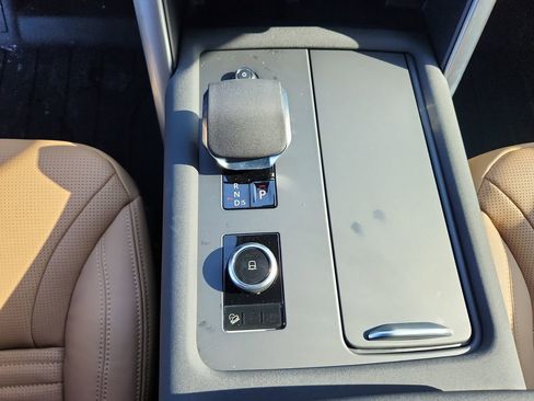 New 2026 Land Rover Discovery Limited Edition image 16