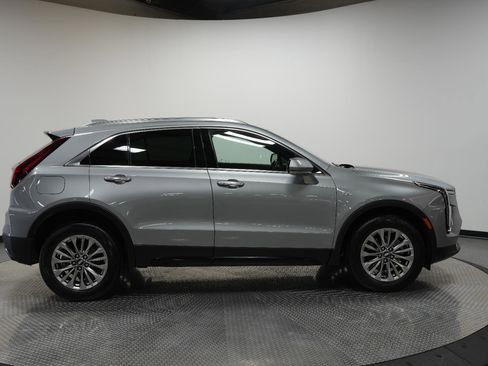 Used 2025 Cadillac XT4 Premium Luxury image 9