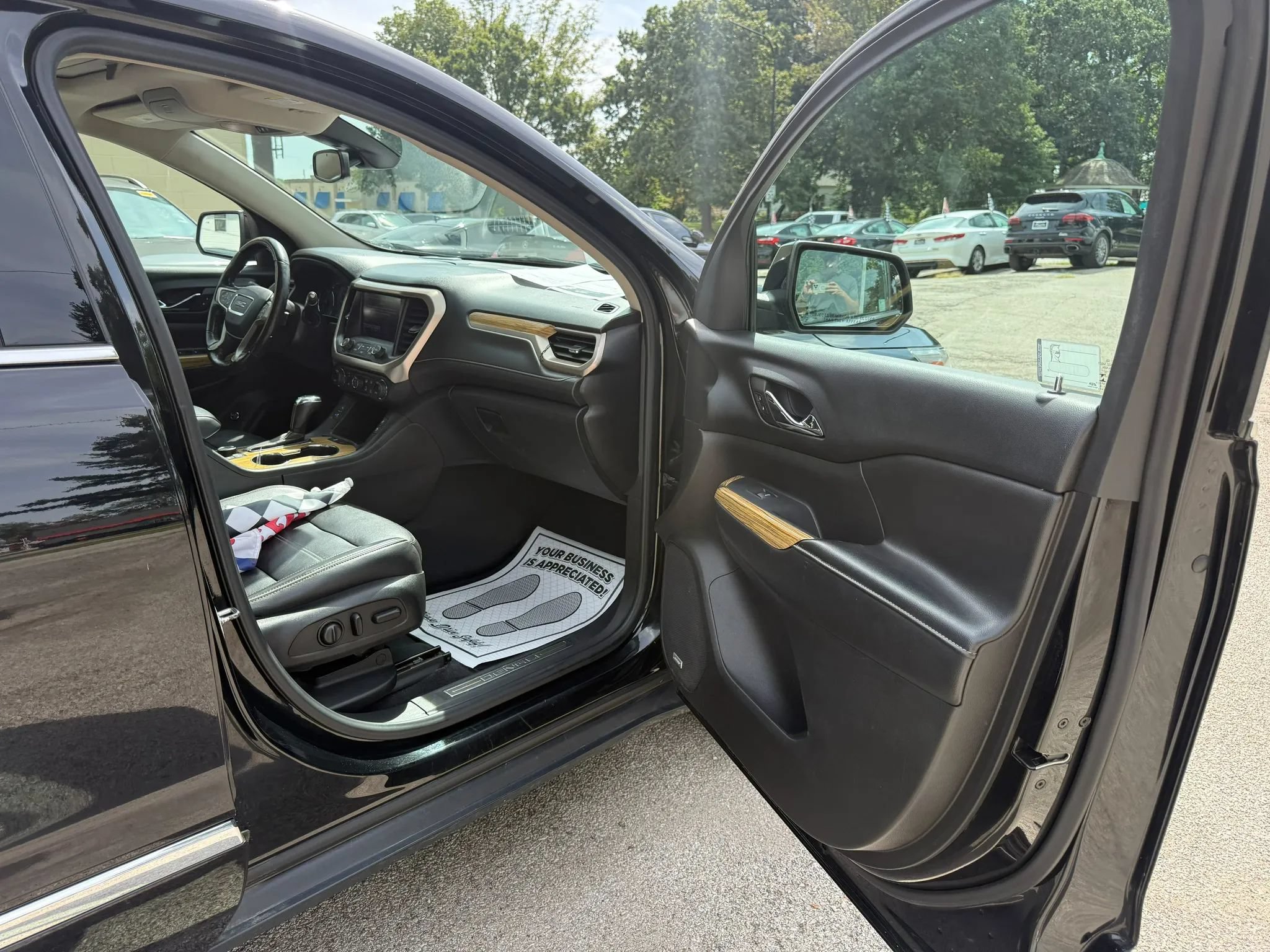 Used 2018 GMC Acadia Denali w/ Technology Package FWD image 19