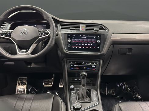 Used 2022 Volkswagen Tiguan SE R-Line image 11