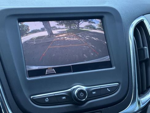 Used 2022 Chevrolet Equinox LS FWD image 19