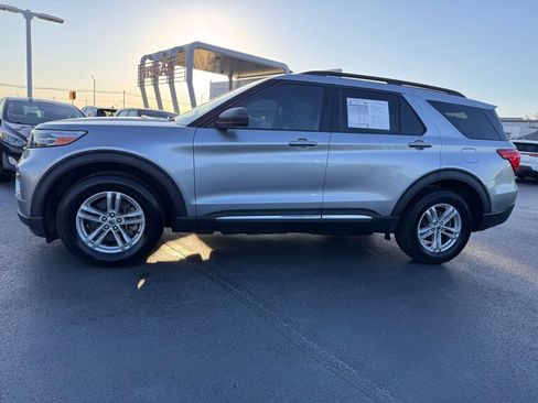 Used 2020 Ford Explorer XLT w/ Equipment Group 202A AWD/4WD image 2