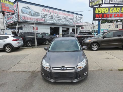 Used 2014 Ford Focus SE w/ Equipment Group 201A FWD image 6