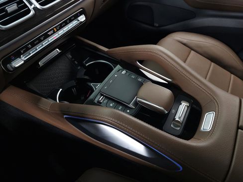 Used 2024 Mercedes-Benz GLS 450 4MATIC image 35