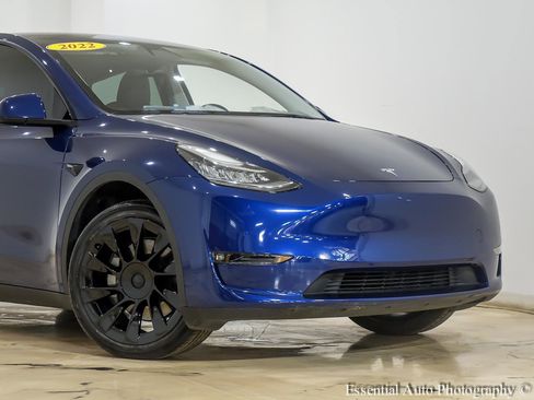 Used 2022 Tesla Model Y Long Range AWD/4WD image 2