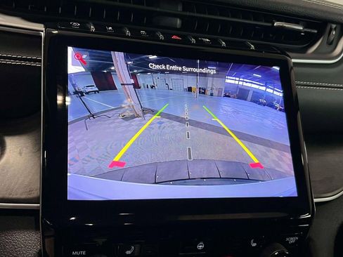 Used 2023 Jeep Grand Cherokee L Limited image 30