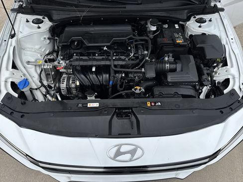 Used 2024 Hyundai Elantra Limited image 40