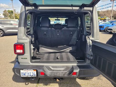 Used 2021 Jeep Wrangler Unlimited Sahara image 8