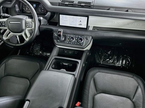 Used 2024 Land Rover Defender 110 X-Dynamic SE AWD/4WD image 6