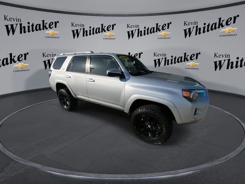 Used 2018 Toyota 4Runner SR5 RWD image 2