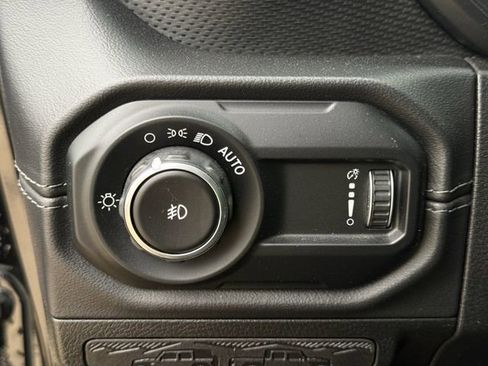 Used 2024 Jeep Wrangler Unlimited Rubicon AWD/4WD image 23