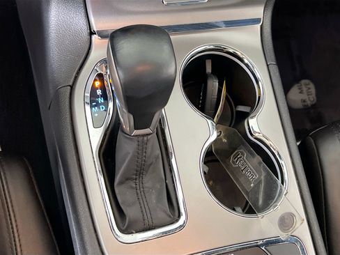 Used 2022 Jeep Grand Cherokee Limited image 17