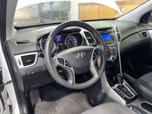 Used 2017 Hyundai Elantra GT image 17