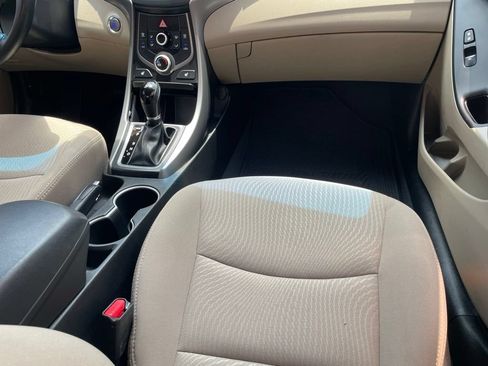 Used 2016 Hyundai Elantra Value Edition FWD image 19