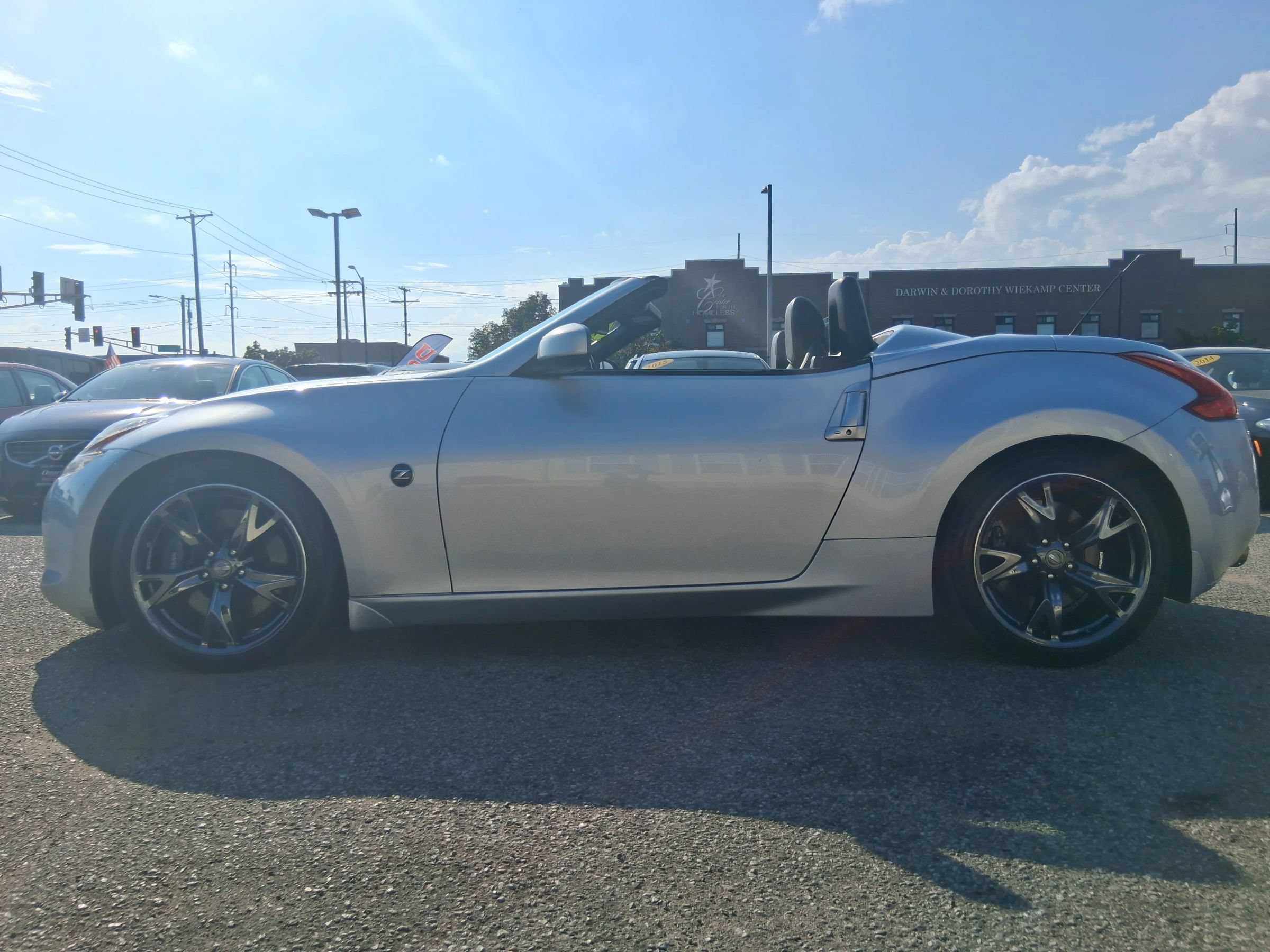 Used 2010 Nissan 370Z Touring w/ Sport Pkg RWD image 4