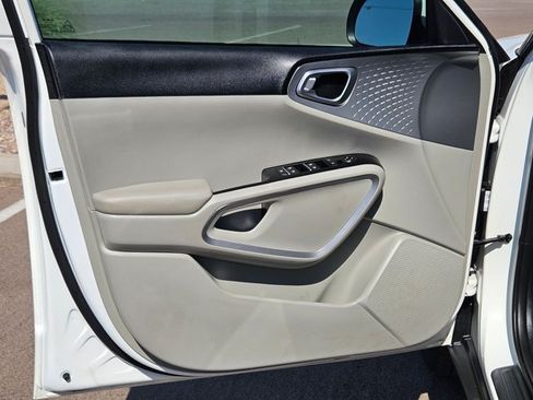 Used 2022 Kia Soul LX FWD image 10