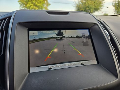 Used 2020 Ford Edge SE FWD image 25