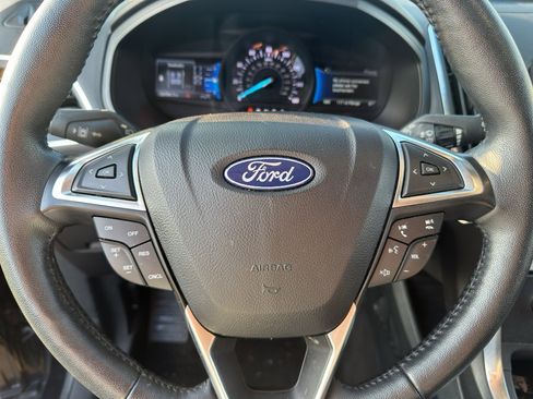 Used 2022 Ford Edge Titanium image 16