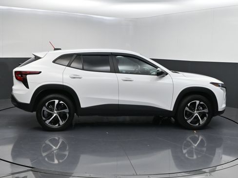 Certified 2024 Chevrolet Trax RS w/ Driver Confidence Package FWD image 8