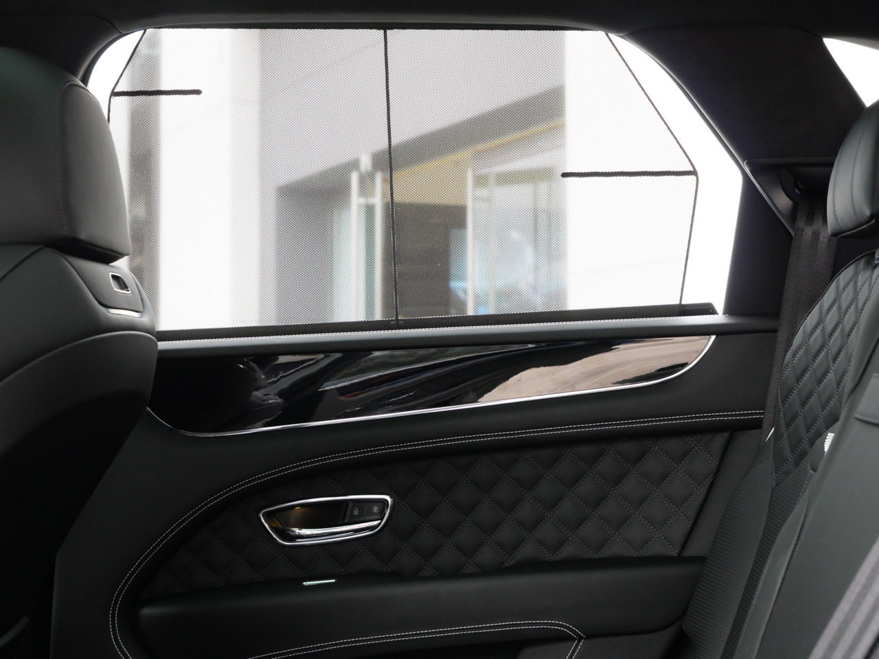 Used 2023 Bentley Bentayga AWD/4WD image 19