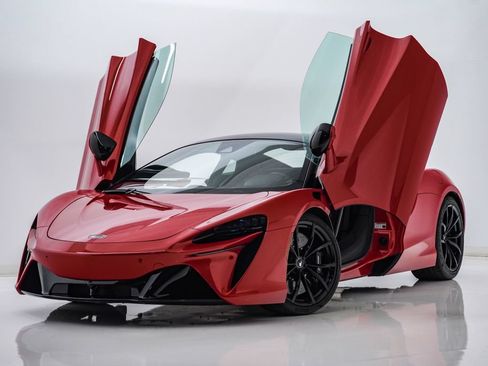 Used 2023 McLaren Artura RWD image 8