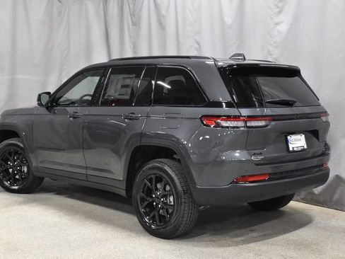 New 2025 Jeep Grand Cherokee Altitude image 7