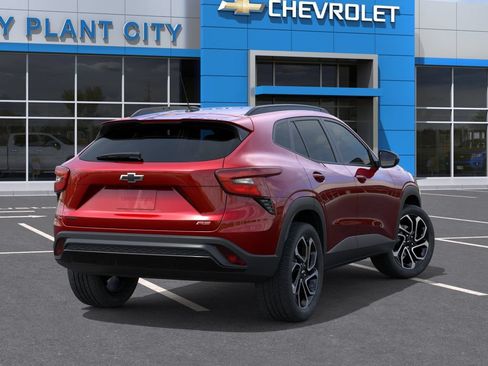New 2026 Chevrolet Trax RS w/ Sunroof Package FWD image 4
