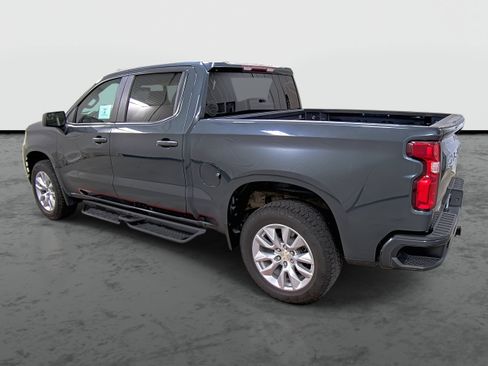 Used 2020 Chevrolet Silverado 1500 Custom w/ Custom Value Package image 2
