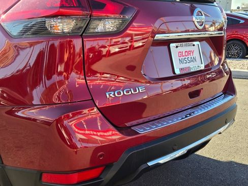 Used 2019 Nissan Rogue SL w/ Premium Package image 9