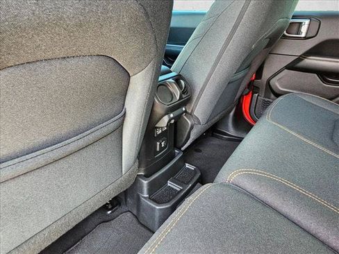 Used 2024 Jeep Wrangler Unlimited Sahara AWD/4WD image 17
