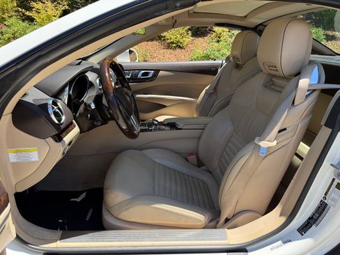 Used 2013 Mercedes-Benz SL 550 image 25