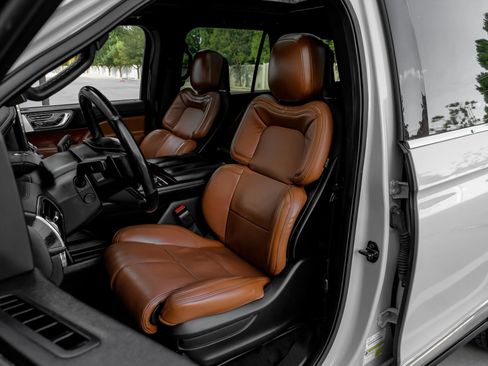 Used 2021 Lincoln Navigator Reserve AWD/4WD image 40
