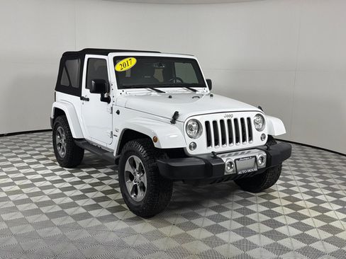 Used 2017 Jeep Wrangler Sahara w/ Dual Top Group AWD/4WD image 3