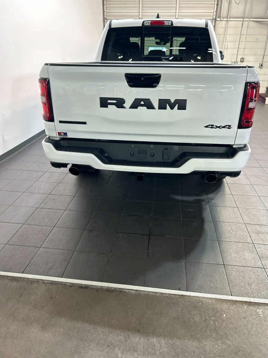 Used 2025 RAM 1500 Big Horn AWD/4WD image 7