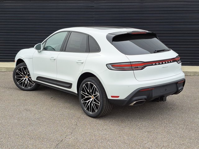 Used 2026 Porsche Macan AWD/4WD image 3