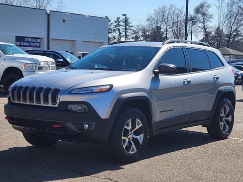 Used 2017 Jeep Cherokee Trailhawk w/ Comfort & Convenience Group image 7