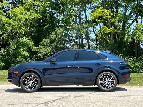 Certified 2024 Porsche Cayenne Coupe AWD/4WD image 2