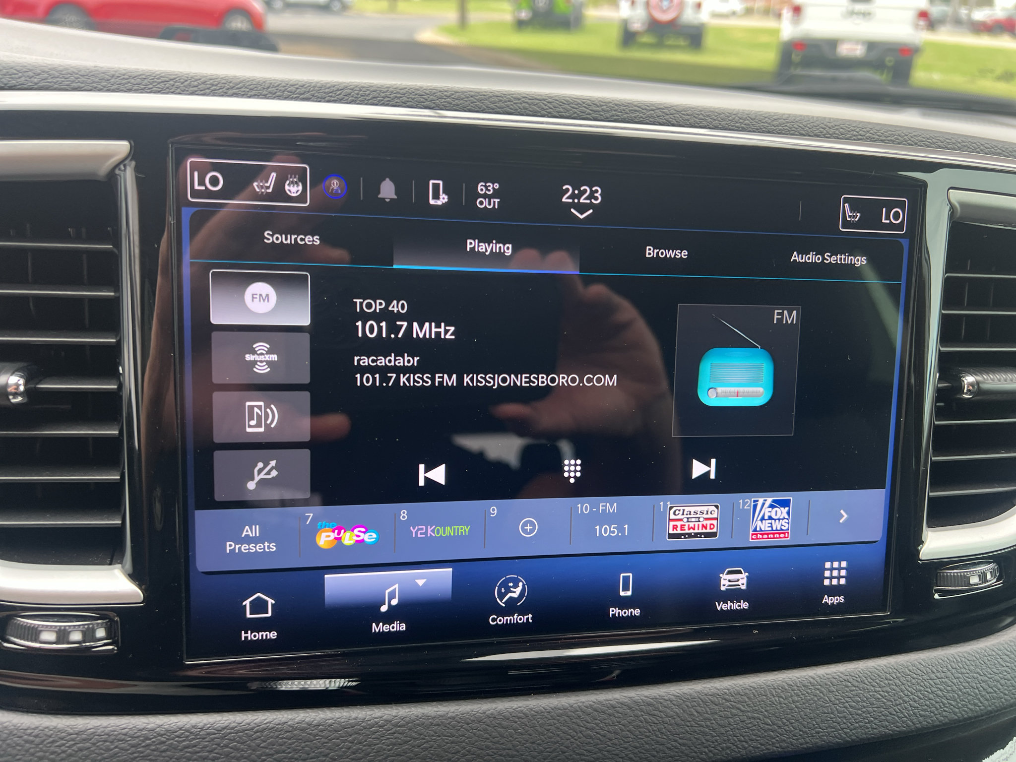 Used 2024 Chrysler Pacifica Touring-L FWD image 32