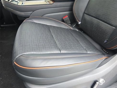 New 2025 Lincoln Navigator L Black Label image 16