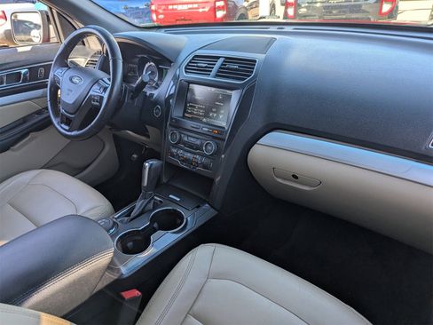 Used 2016 Ford Explorer XLT w/ Equipment Group 202A image 12