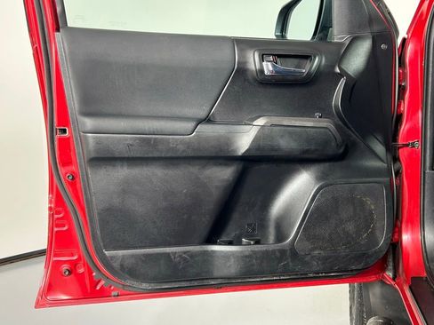 Used 2021 Toyota Tacoma TRD Sport w/ Technology Package image 28