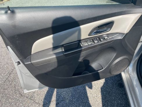 Used 2015 Chevrolet Cruze LS image 13