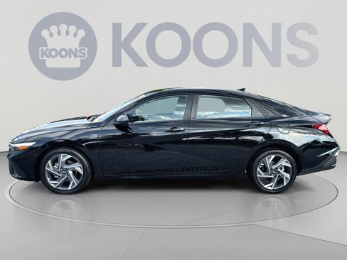 Used 2025 Hyundai Elantra Sport FWD image 2