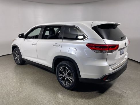 Used 2019 Toyota Highlander LE FWD image 5