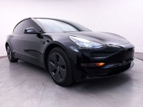 Used 2023 Tesla Model 3 Standard Range image 10