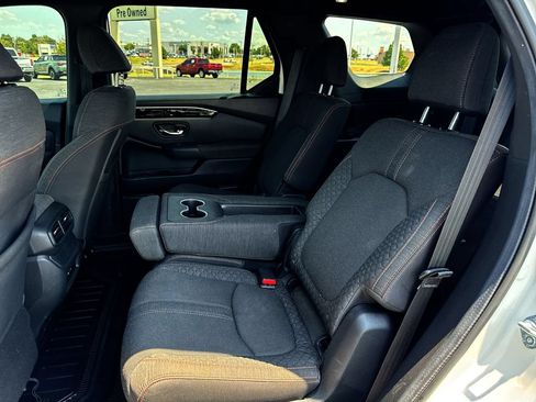 Used 2025 Honda Pilot Sport image 21